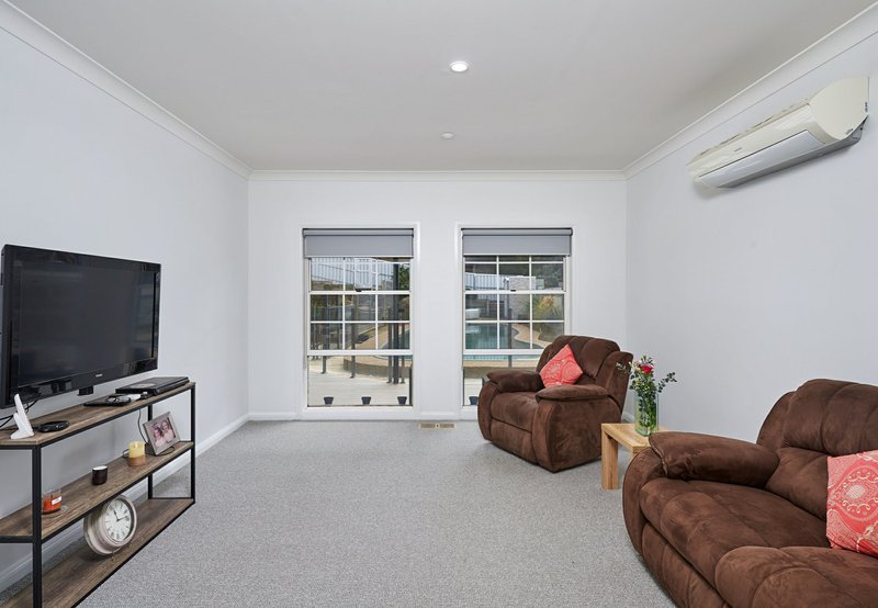 Photo - 8 Warrawong Street, Kooringal NSW 2650 - Image 5