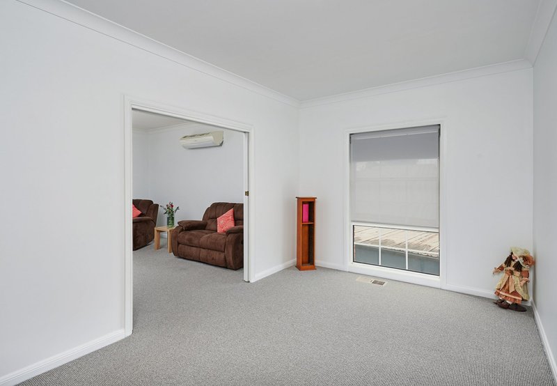 Photo - 8 Warrawong Street, Kooringal NSW 2650 - Image 6