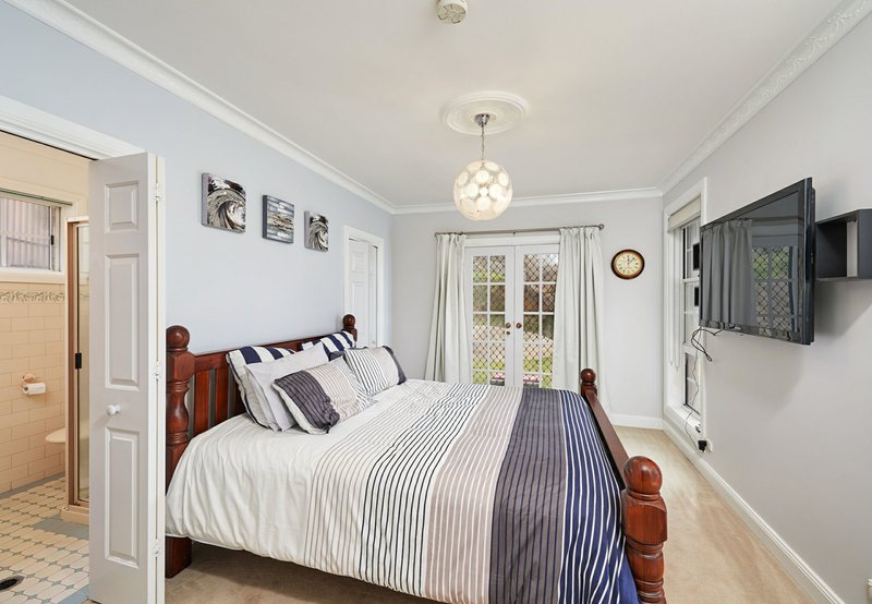 Photo - 8 Warrawong Street, Kooringal NSW 2650 - Image 7