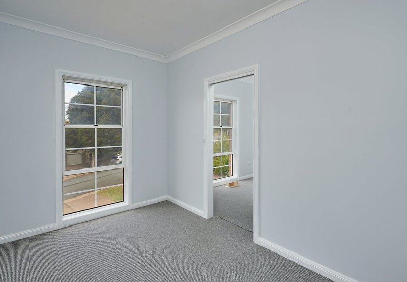 Photo - 8 Warrawong Street, Kooringal NSW 2650 - Image 13