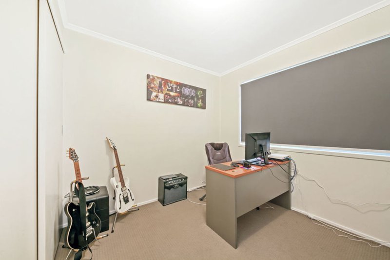 Photo - 8 Warringah Grove, Petrie QLD 4502 - Image 9