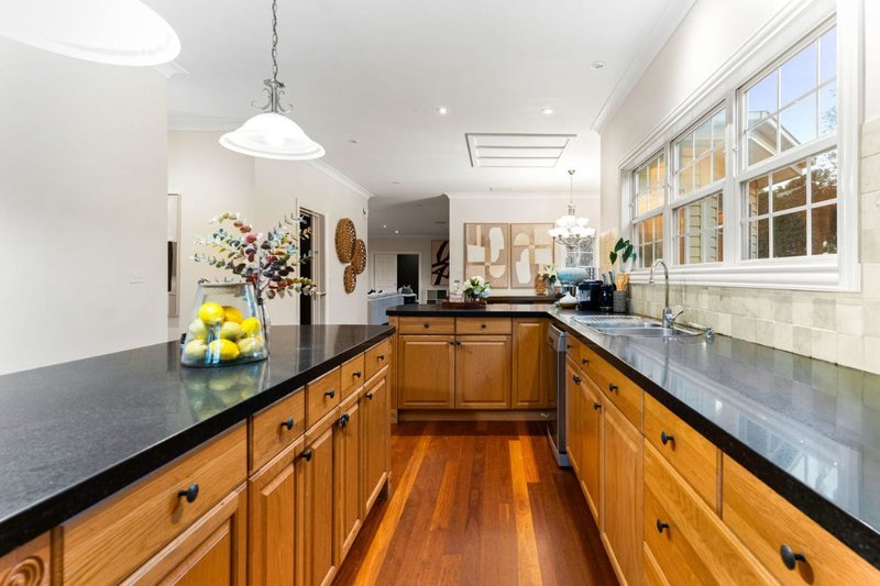Photo - 8 Watkins Grove, Werribee VIC 3030 - Image 3