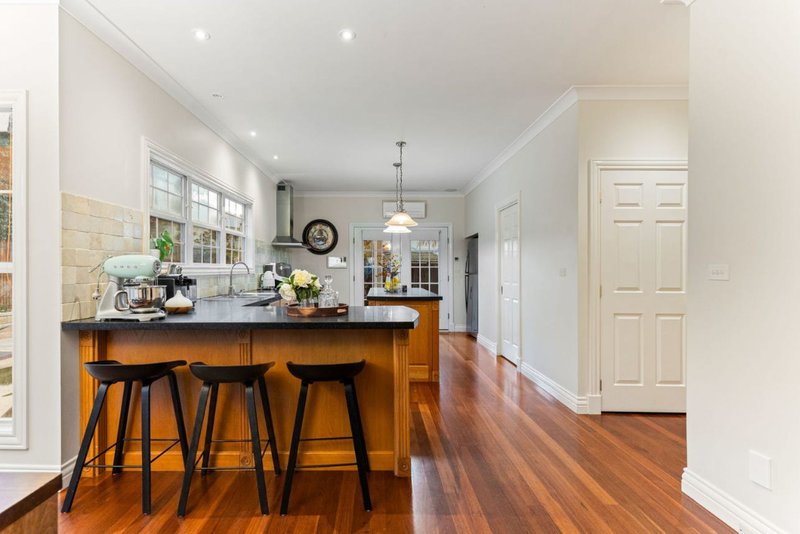 Photo - 8 Watkins Grove, Werribee VIC 3030 - Image 4