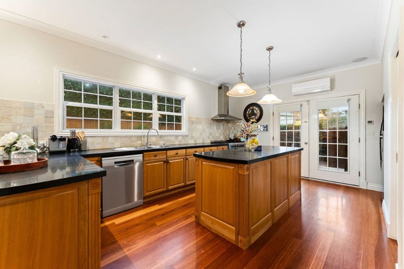 Photo - 8 Watkins Grove, Werribee VIC 3030 - Image 5