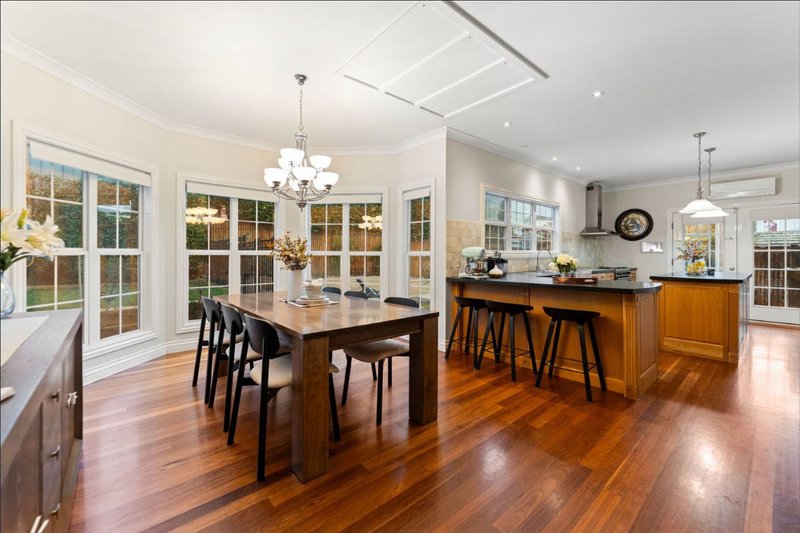 Photo - 8 Watkins Grove, Werribee VIC 3030 - Image 6