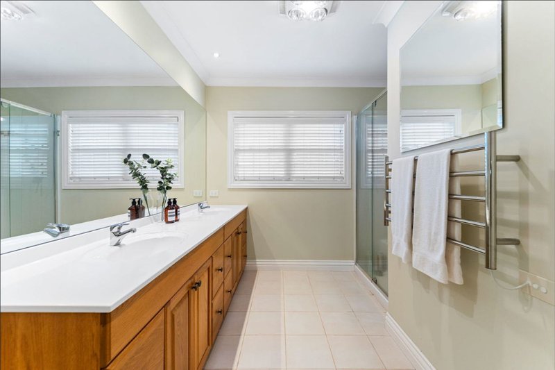 Photo - 8 Watkins Grove, Werribee VIC 3030 - Image 11