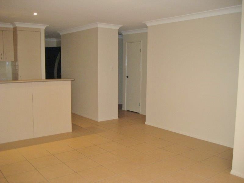 Photo - 8 Wattle Crescent, Raceview QLD 4305 - Image 2