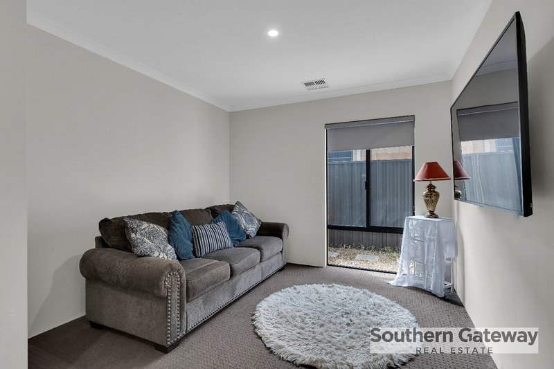 Photo - 8 Wattley Road, Wellard WA 6170 - Image 4