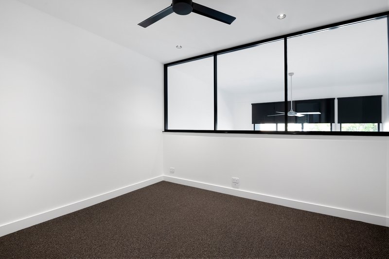 Photo - 8 Watts Drive, Varsity Lakes QLD 4227 - Image 6