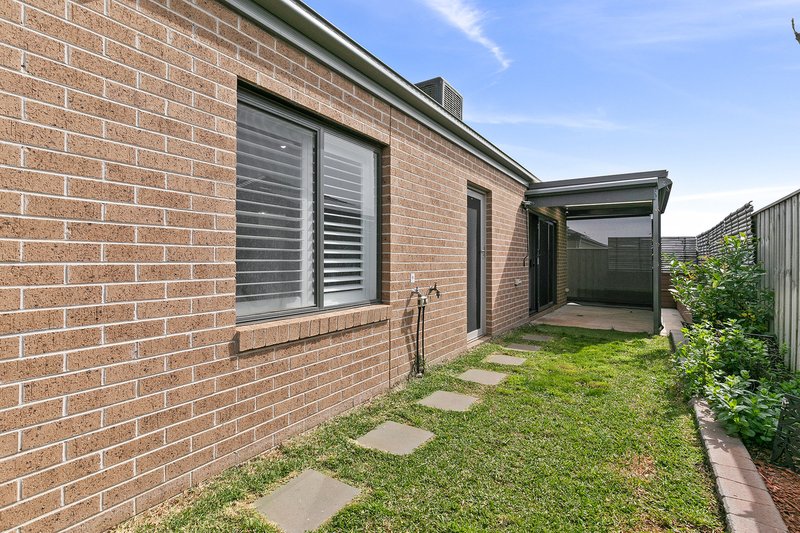 Photo - 8 Wavertree Crescent, Werribee VIC 3030 - Image 9