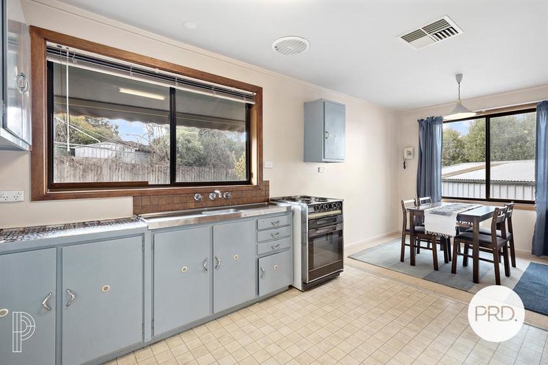 Photo - 8 Welsh Place, Chifley ACT 2606 - Image 4