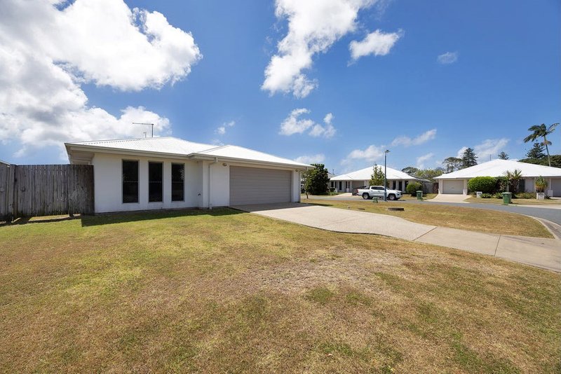 Photo - 8 Westaway Crescent, Andergrove QLD 4740 - Image 13