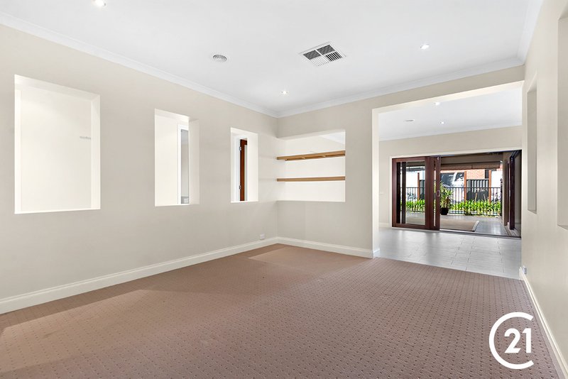 Photo - 8 Westwood Grove, Pakenham VIC 3810 - Image 7