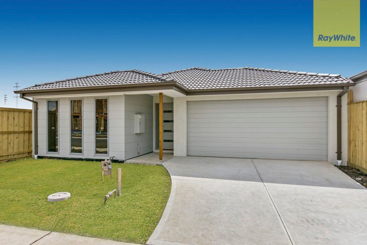 8 Weymouth Grange, Narre Warren VIC 3805