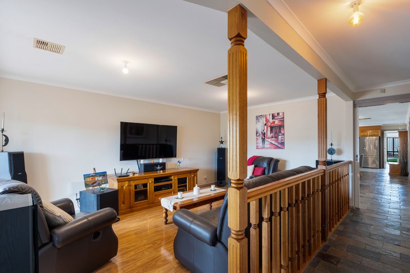 Photo - 8 Wilkinson Court, Roxburgh Park VIC 3064 - Image 4