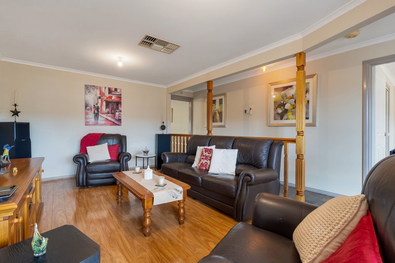 Photo - 8 Wilkinson Court, Roxburgh Park VIC 3064 - Image 5