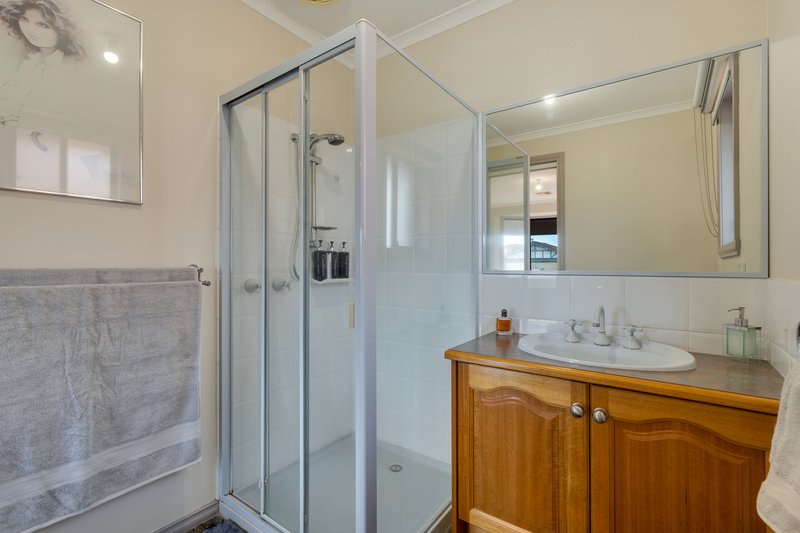 Photo - 8 Wilkinson Court, Roxburgh Park VIC 3064 - Image 7
