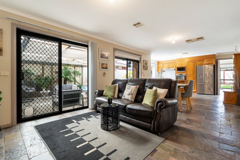 Photo - 8 Wilkinson Court, Roxburgh Park VIC 3064 - Image 13