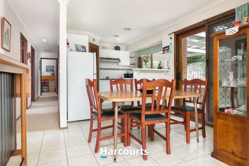 Photo - 8 Willunga Court, Berwick VIC 3806 - Image 5