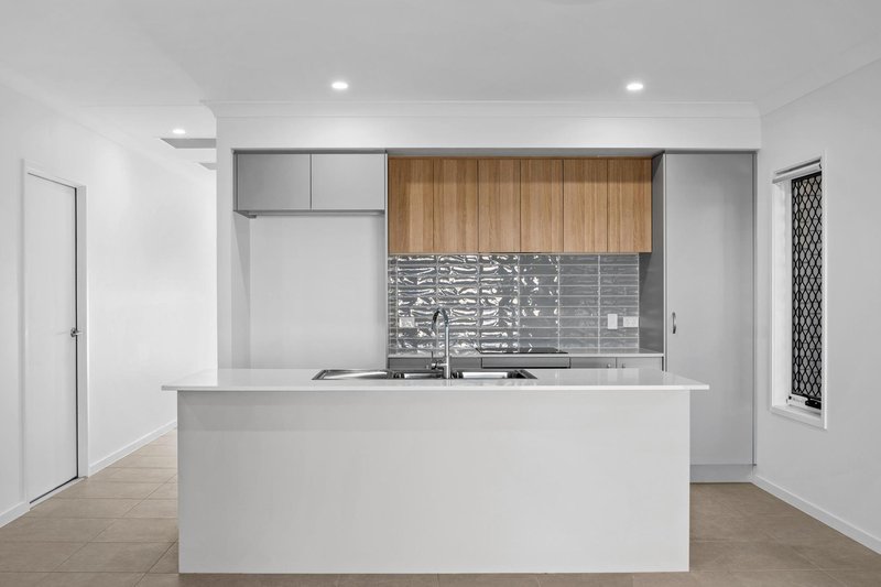 Photo - 8 Wilsons Peak Way, White Rock QLD 4306 - Image 6
