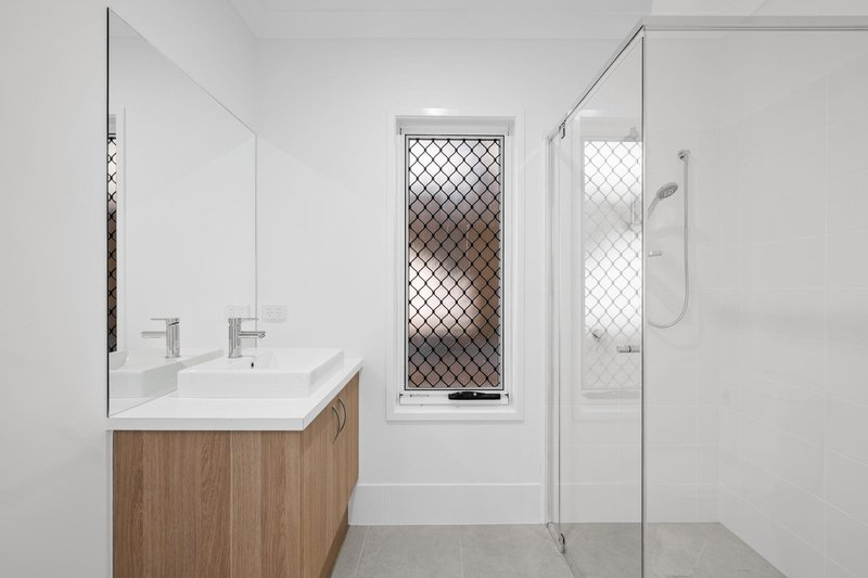 Photo - 8 Wilsons Peak Way, White Rock QLD 4306 - Image 11