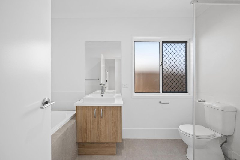 Photo - 8 Wilsons Peak Way, White Rock QLD 4306 - Image 16