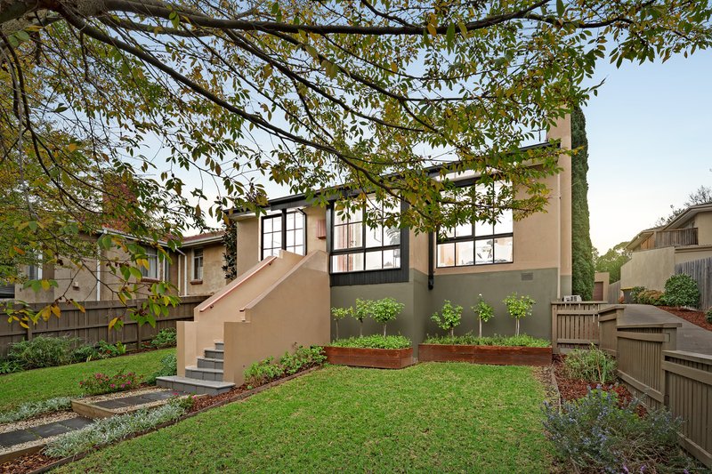 Photo - 8 Winbirra Parade, Ashwood VIC 3147 - Image 1