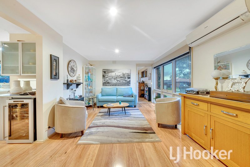 Photo - 8 Winnima Avenue, Hampton Park VIC 3976 - Image 2