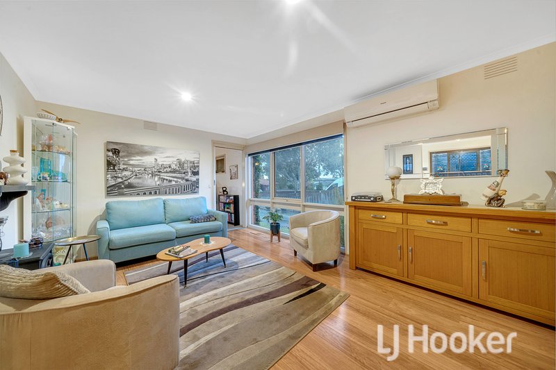 Photo - 8 Winnima Avenue, Hampton Park VIC 3976 - Image 3