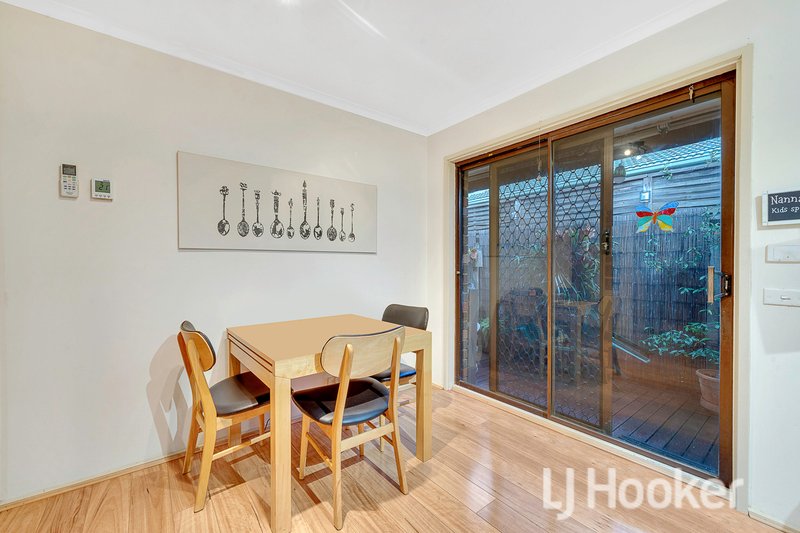 Photo - 8 Winnima Avenue, Hampton Park VIC 3976 - Image 5