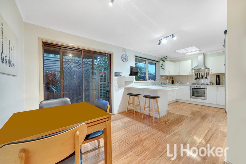 Photo - 8 Winnima Avenue, Hampton Park VIC 3976 - Image 6