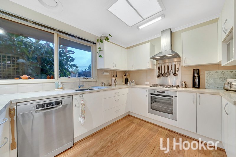 Photo - 8 Winnima Avenue, Hampton Park VIC 3976 - Image 8