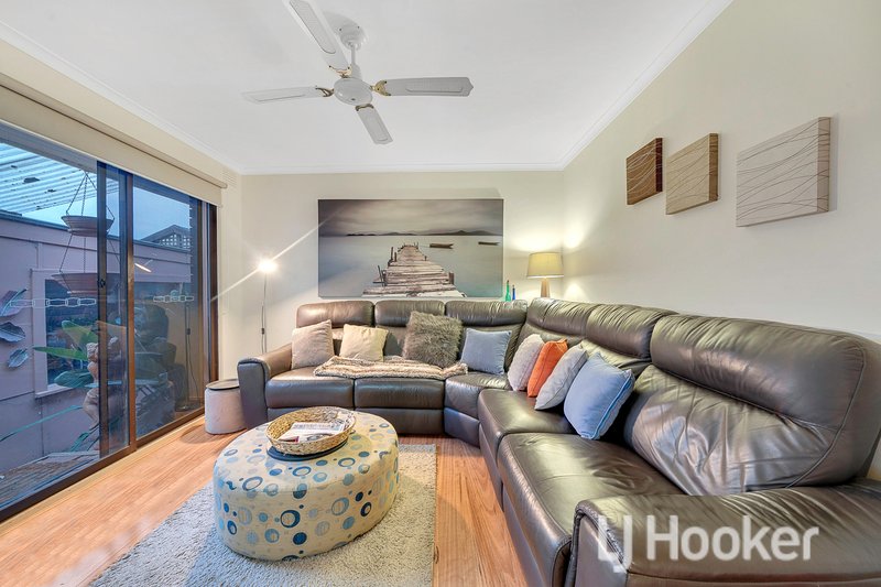 Photo - 8 Winnima Avenue, Hampton Park VIC 3976 - Image 9