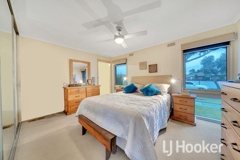 Photo - 8 Winnima Avenue, Hampton Park VIC 3976 - Image 10