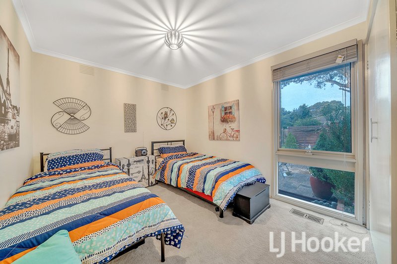 Photo - 8 Winnima Avenue, Hampton Park VIC 3976 - Image 11