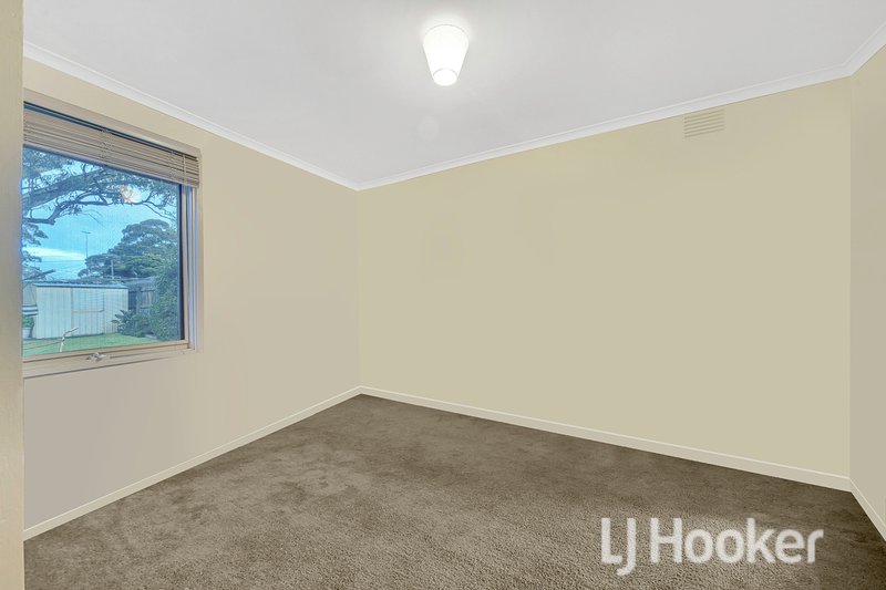 Photo - 8 Winnima Avenue, Hampton Park VIC 3976 - Image 12