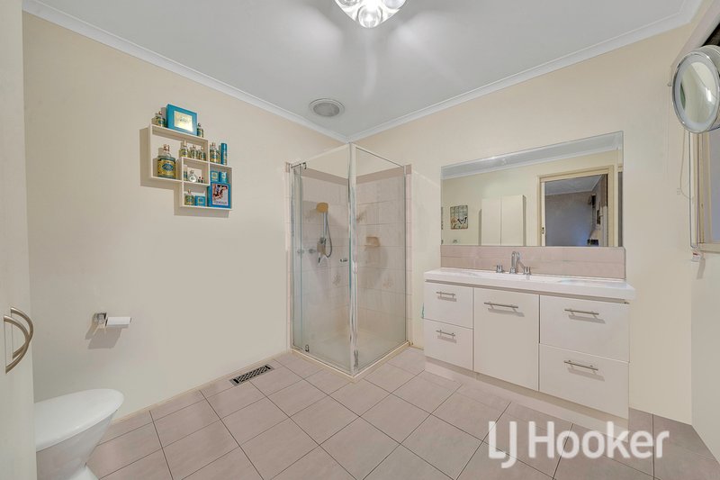 Photo - 8 Winnima Avenue, Hampton Park VIC 3976 - Image 14