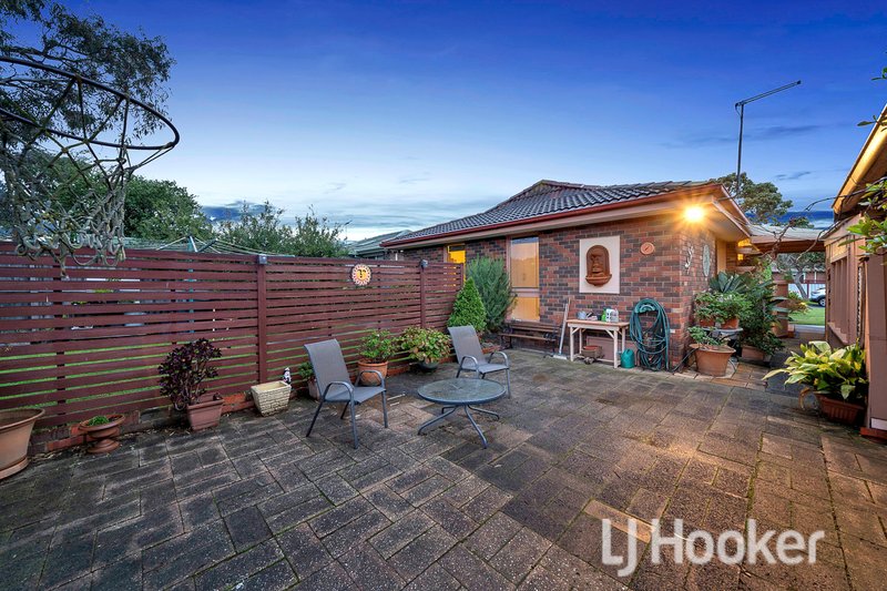 Photo - 8 Winnima Avenue, Hampton Park VIC 3976 - Image 17