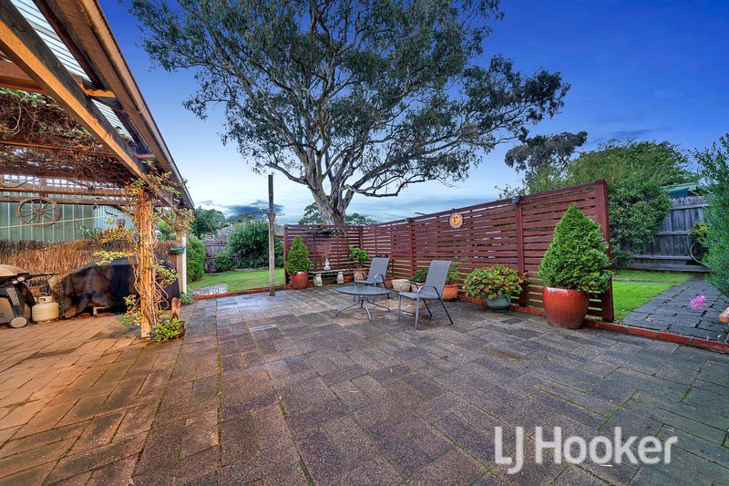 Photo - 8 Winnima Avenue, Hampton Park VIC 3976 - Image 18