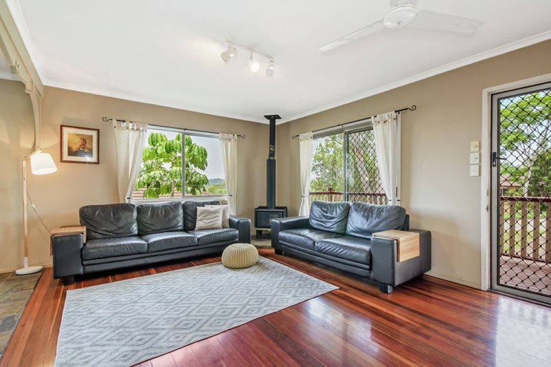 Photo - 8 Wirlpana Avenue, Ferny Hills QLD 4055 - Image 2