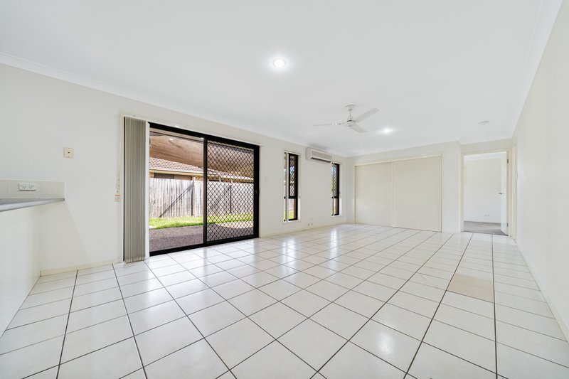 Photo - 8 Wisdom Way, Crestmead QLD 4132 - Image 4