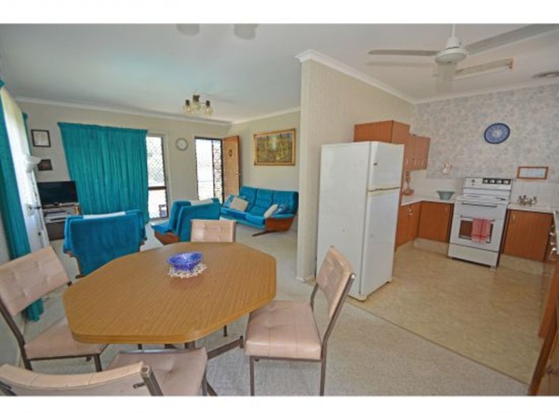 Photo - 8 Woodrose Street, Kingston QLD 4114 - Image 4