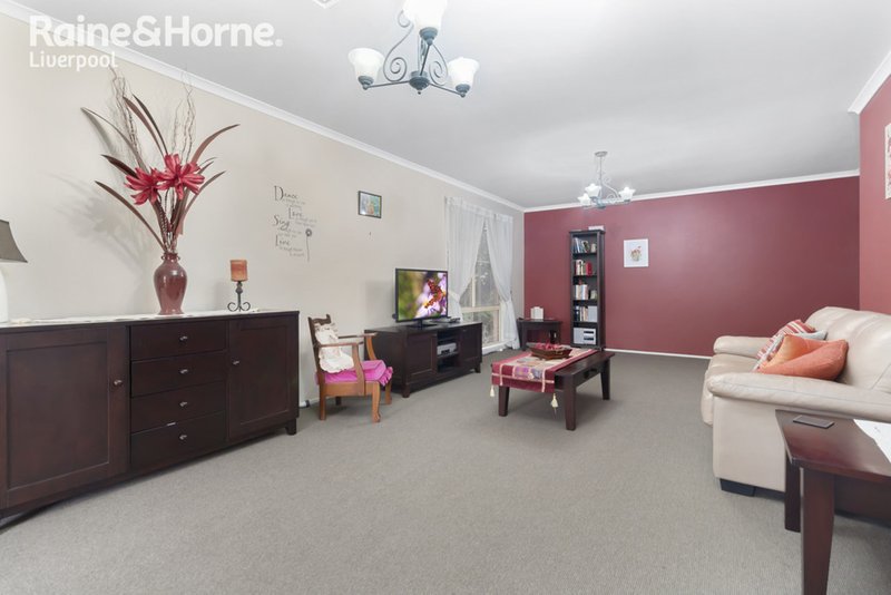 Photo - 8 Woodside Avenue, West Hoxton NSW 2171 - Image 2