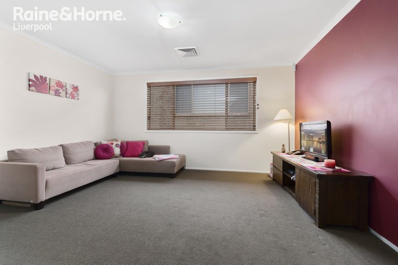 Photo - 8 Woodside Avenue, West Hoxton NSW 2171 - Image 4