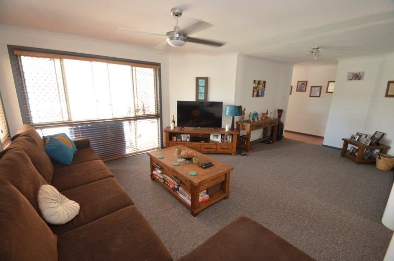 Photo - 8 Woodstock Court, Parkwood QLD 4214 - Image 6