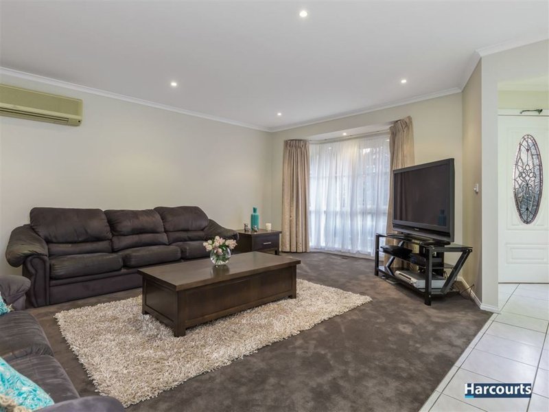 Photo - 8 Wyndham Place, Rowville VIC 3178 - Image 2