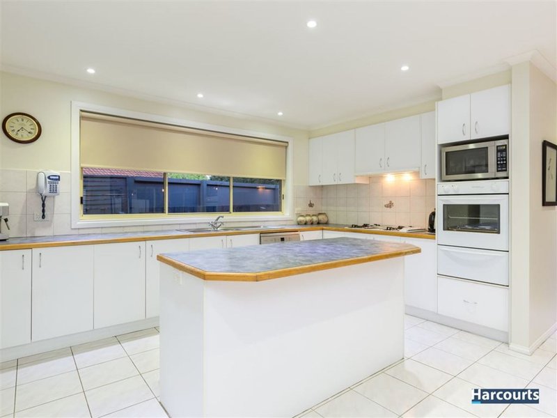 Photo - 8 Wyndham Place, Rowville VIC 3178 - Image 3