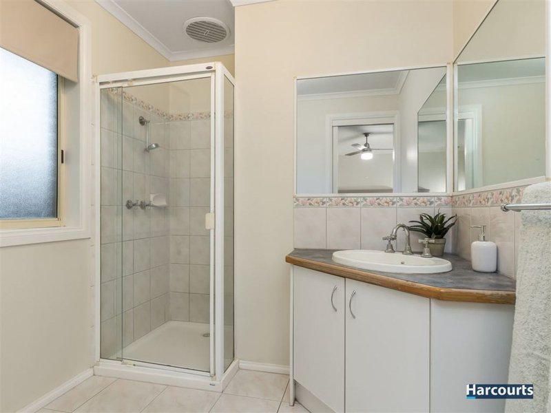 Photo - 8 Wyndham Place, Rowville VIC 3178 - Image 9