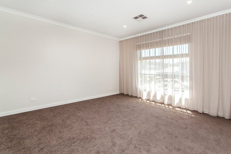 Photo - 8 Wynnlea Place, Lilydale VIC 3140 - Image 8