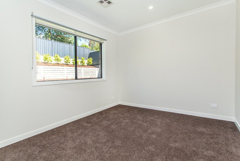 Photo - 8 Wynnlea Place, Lilydale VIC 3140 - Image 11